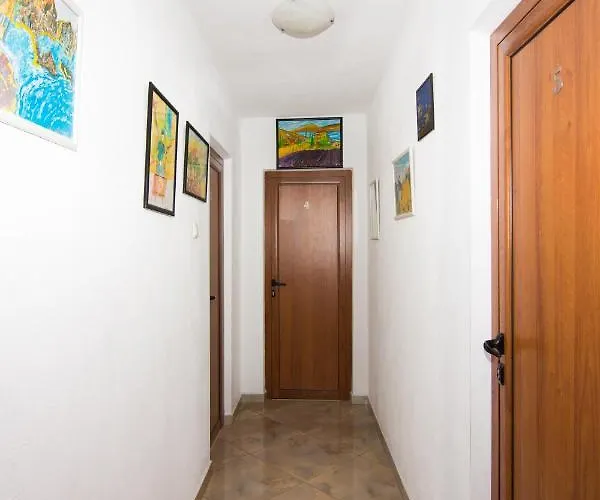 Rezos Πανσιόν