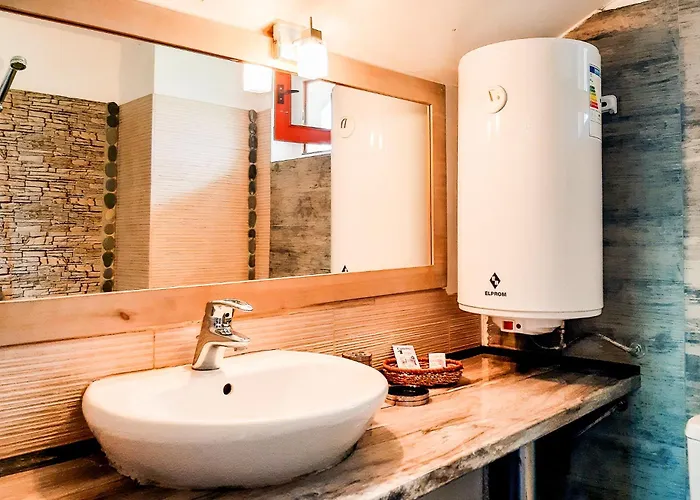 Rezos Πανσιόν Rezovo